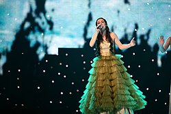 Marija Šestić esittämässä kappalettaan Eurovision laulukilpailussa.
