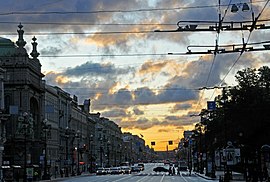 Mattina presto su Nevsky Prospekt.jpg