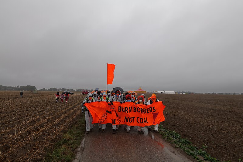 File:Ende Gelände Orange finger 2020-09-26 27.jpg