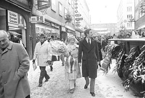 Eröffnung der Fußgängerzone in der Dänischen Straße (Kiel 56.044).jpg