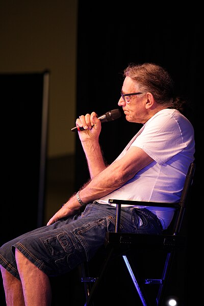 File:FSC2015 - Peter Mayhew 11.jpg