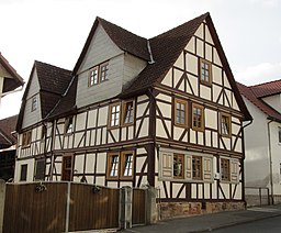 Fachwerk Doppelwohnhaus von 1744 und 1809 einer Hofanlage - Meinhard-Grebendorf Kirchstraße 29 - panoramio (1)