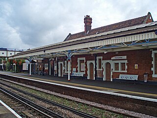 <span class="mw-page-title-main">Farncombe railway station</span> Railway station in Surrey, England