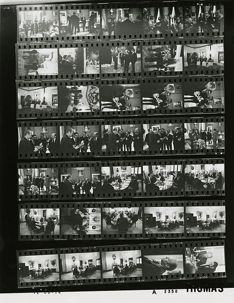 File:Ford A2358 NLGRF photo contact sheet (1974-12-09)(Gerald Ford Library).jpg