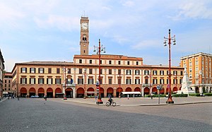 Forlì, piazza aurelio saffi, palazzo municipale 01.jpg