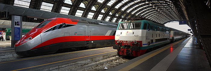Frecciarossa and E.444R at Milano Centrale.jpg