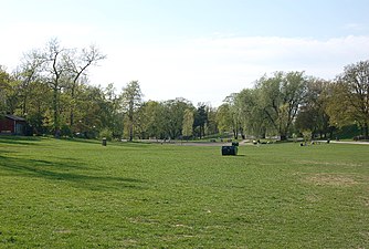 Fredhällsparken våren 2006, vy västerut.