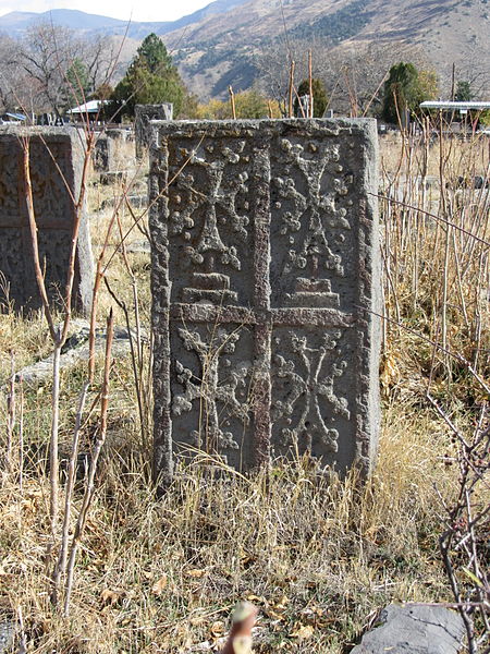 File:Garni Big Old Cemetery2.jpg