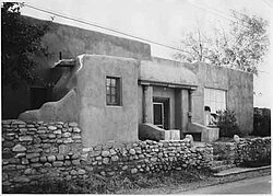 Artist Gerald Cassidy's home in Santa Fe, circa 1937. Cassidy was a founding member of the Santa Fe art colony in the early 20th century. Gerald Cassidy house, Santa Fe.jpg