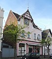 Zweigesch.  Eaves living u.  Commercial building with a gable roof