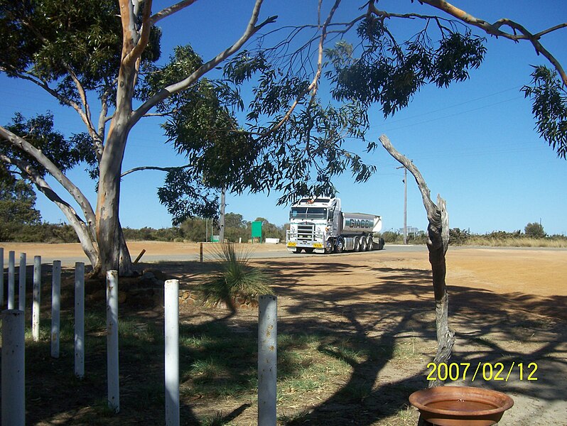 File:Giacci road train, 12 February 2007 (1).jpg