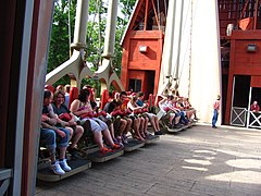 Giant Barn Swing à Silver Dollar City