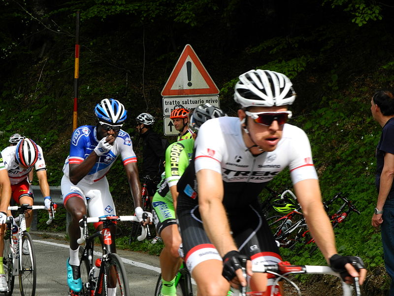 File:Giro d'Italia - 3ª tappa Rapallo-Sestri Levante - Passaggio a Barbagelata (GE) (17340693850).jpg