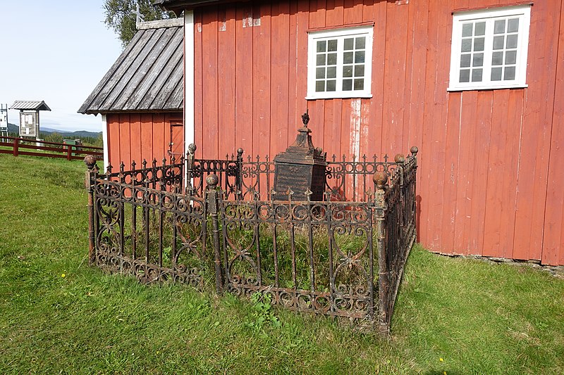 File:Gløshaug kirke (church 1689) Gartland Grong kommune Trøndelag Norway Gravminne gravmæle støtte (cast iron grave) Sophie Marie Dreyer 1780-1848 2020-09-11 03303.jpg