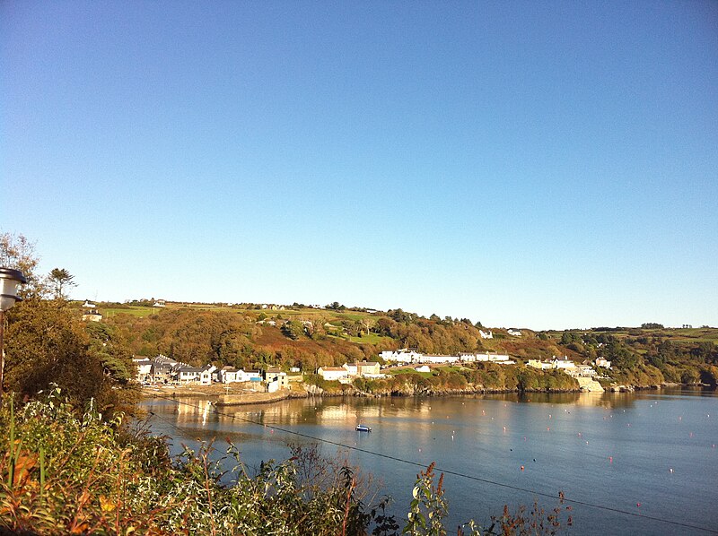 File:Glandore Harbour Village.JPG