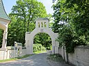 Manor park with curiosity, Potsdamer Tor and walls, fountain, grave complex, remains of the park bridges, staffage construction, pond with island and verifiable park path system