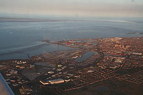 Grimsby, Alexandra Dock- aerial 2015 (geograph 4402556).jpg