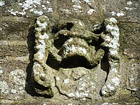 Blason des Toultenoutre, seigneurs de Penehoc, pignon ouest de la chapelle.