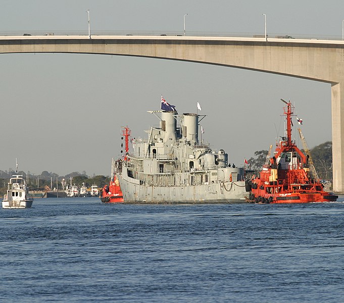 File:HMAS Brisbane Goodbye+ (113093810).jpg