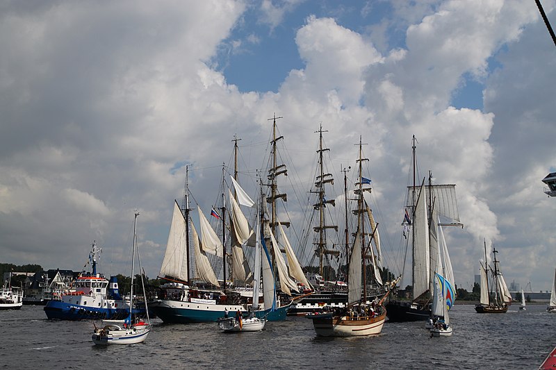 File:Hanse Sail 2011 (6381937769).jpg