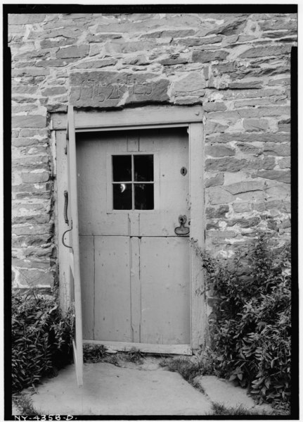 File:Historic American Buildings Survey (Fed.), July 27, 1940, Stanley P. Mixon, Photographer, (D) EXTERIOR, DETAIL OF ENTRANCE DOORWAY, FRONT (EAST) ELEVATION (Note inscription over HABS NY,11-GERM.V,1-5.tif