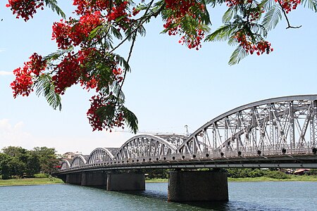 Le pont Tràng Tiền, conçu par Gustave Eiffel, à Hué.