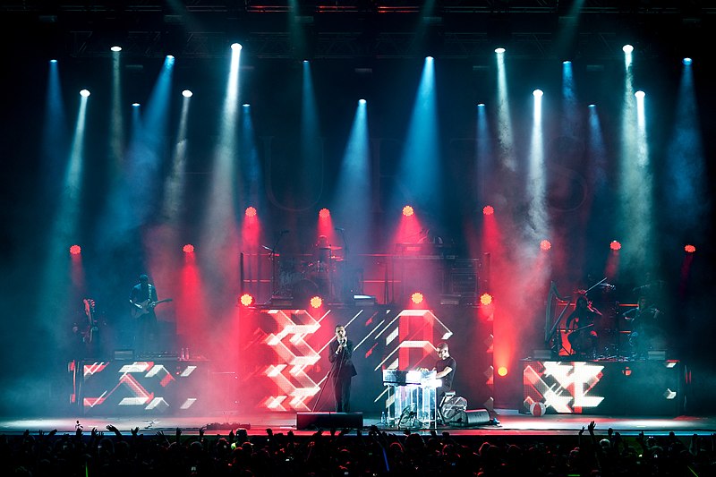File:Hurts scenery lines at Weekend Festival, Espoo, Finland, 18 August 2012.jpg