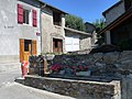 Français : Fontaine près de la salle des fêtes, Ignaux, Ariège, France