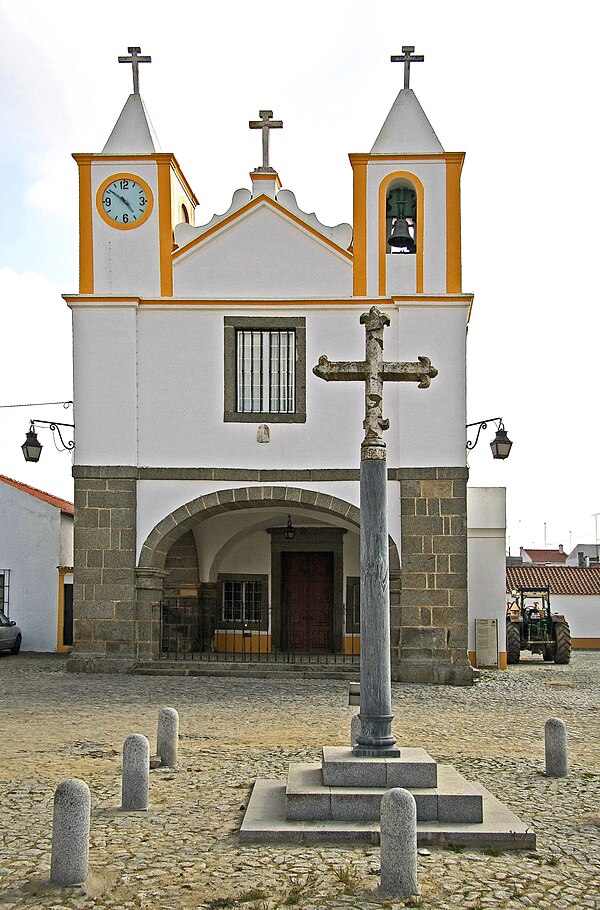 File:Igreja e Cruzeiro de São Manços - Portugal (7457179558).jpg