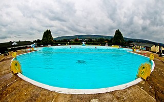 <span class="mw-page-title-main">Ilkley Lido</span> Open air swimming pool in Ilkley, England