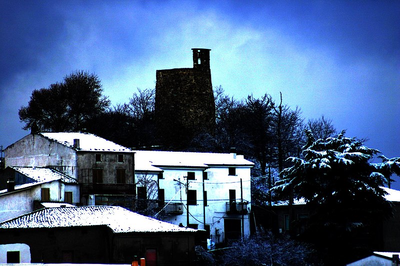 File:Immagine -Il Castello di Acri 2.JPG