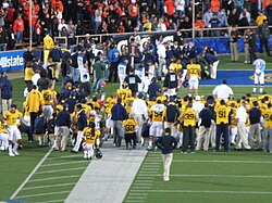 The Bears watch and wait while medical staff attend to Jahvid Best after he sustained a concussion in the second quarter. Injury timeout for Jahvid Best at OSU at Cal 2009-11-07 1.JPG
