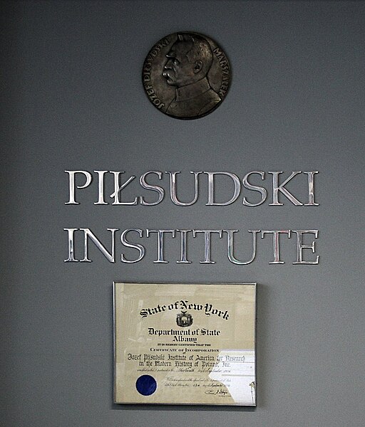 File:Instytut Pilsudskiego.jpg