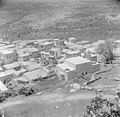 Israël 1948-1949; Peki'in. Dorp en de omliggende heuvels van Galilea; vooraan rechts een kerk. 255-0133.jpg