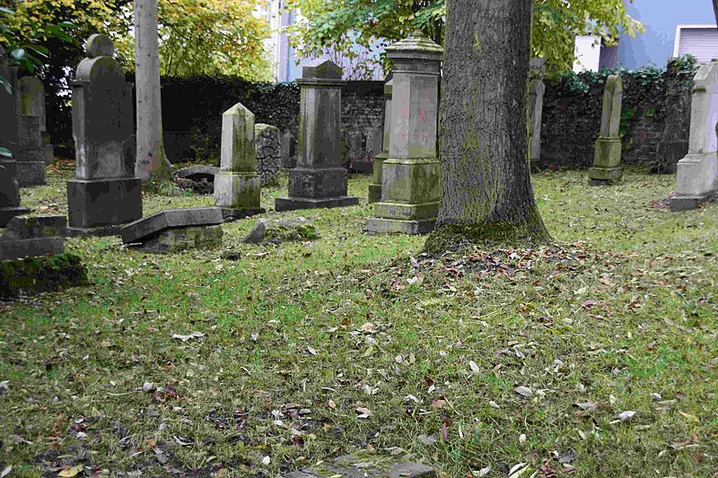 File:Jüdischer Friedhof Bergheim 03.JPG