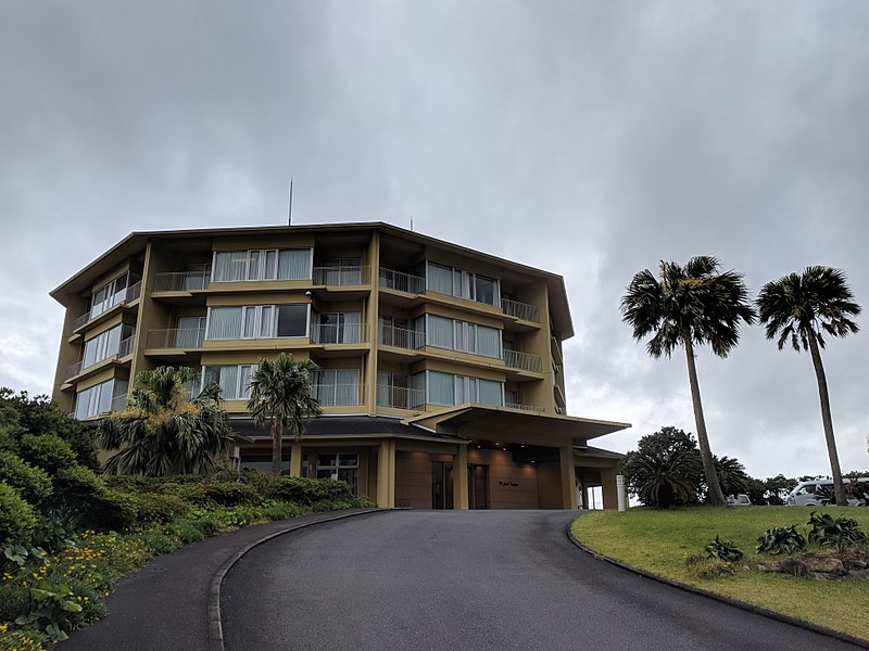 File:JR Hotel Yakushima from the driveway.jpg