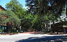 Jones Street și Bull Street, Savannah, Georgia.jpg