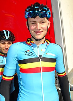 Jordi Meeus (2016-04-10) - Saint-Amand-les-Eaux - Paris-Roubaix juniors, départ.jpg