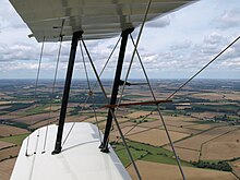 Un montante interalare metallico di un Bücker Jungmann.