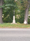 Kříž u silnice na Včelnou.jpg