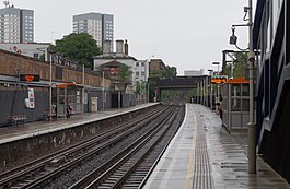 Kilburn High Road railway station MMB 01.jpg
