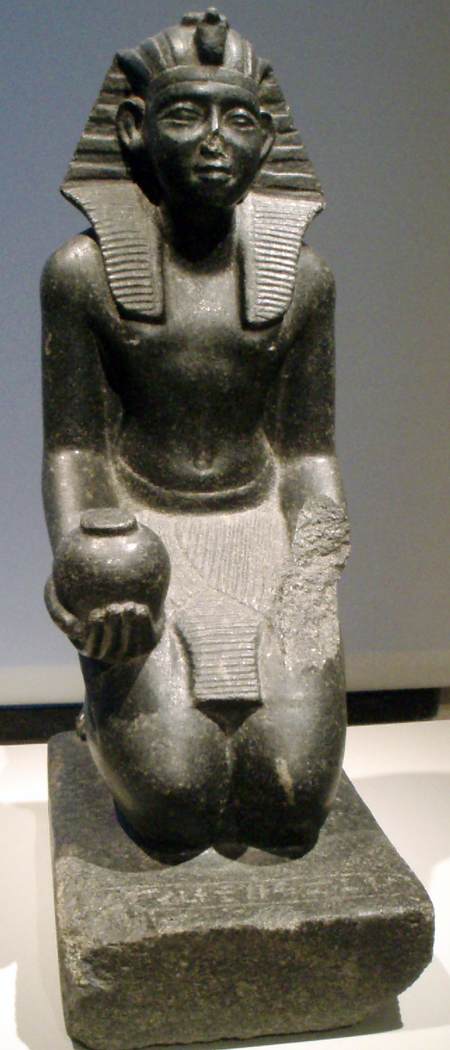 ไฟล์:KneelingStatueOfSobekhotepV-AltesMuseum-Berlin.png