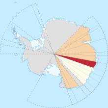 מיקום חוף נוקס (אדום) בארץ וילקס (צהוב) בטריטוריה האנטארקטית האוסטרלית (כתום)