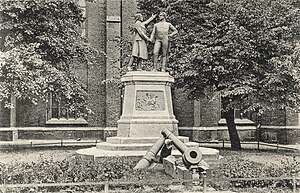 Muistomerkki Nettelbeckin ja Gneisenaun patsailla Kolbergissa