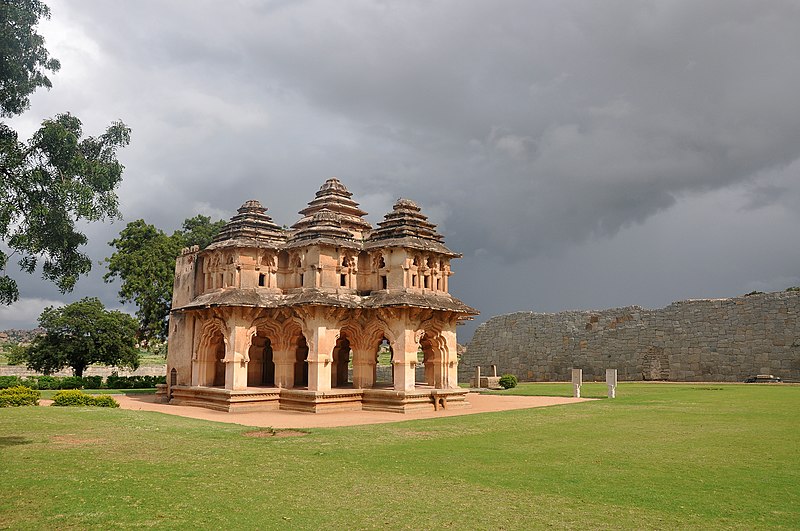 File:LOTUS MAHAL, HAMPI.jpg