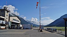 Flugplatz Samedan, Blickrichtung mit Landebahn 03 nach NNO.