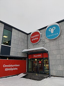 Laattapiste-Pukkilan myymälä Vantaalla.
