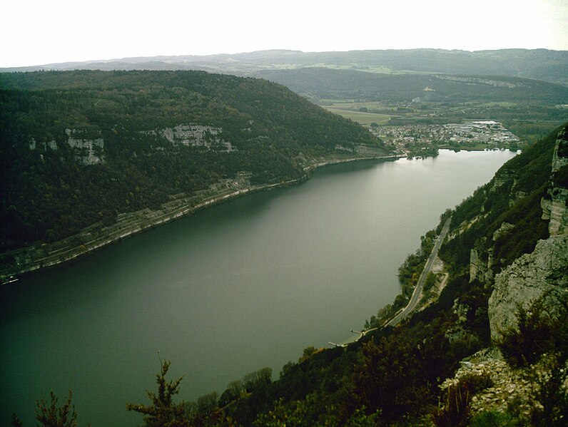 File:Lac de Nantua.jpg