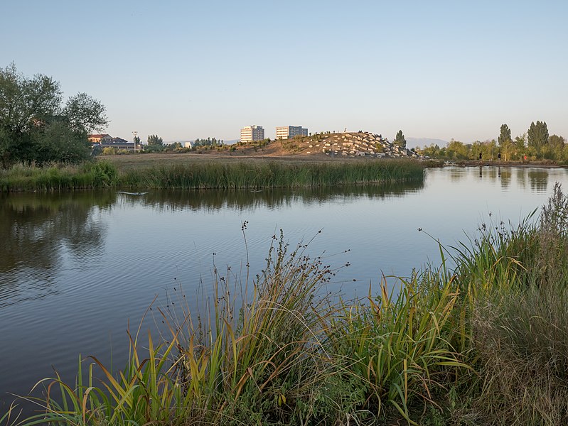 File:Lago de Olárizu 02.jpg