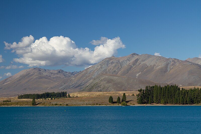 File:Lake Tekapo (12683921813).jpg